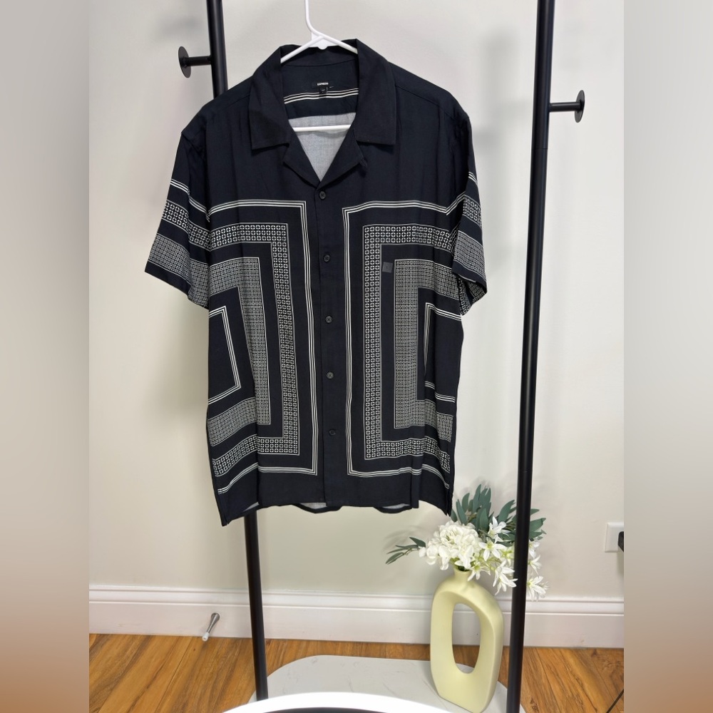 NWOT | Men’s Express Black Geo Print Button Down Shirt | Size L